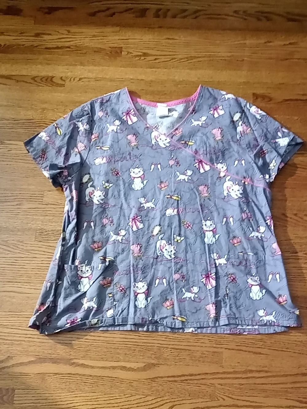 Disney Scrub Top Size XXL PTP 26"